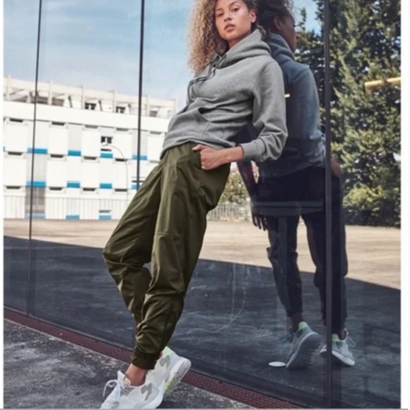 ATHLETA Radiant Jogger‎ | Size 10 - Picture 3 of 13